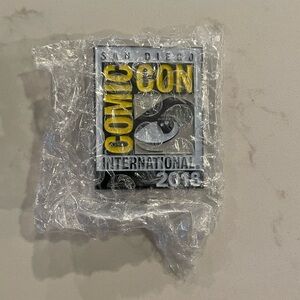SDCC 2018 San Diego Comic Con enamel pin official attendee merch NEW